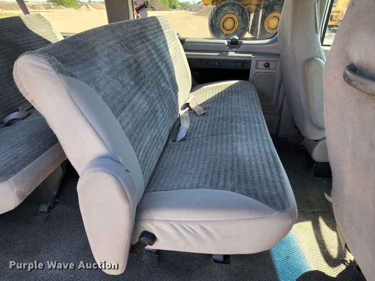 image for item KC9481 2002 Ford E350 XLT  van