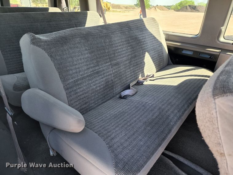 image for item KC9481 2002 Ford E350 XLT  van