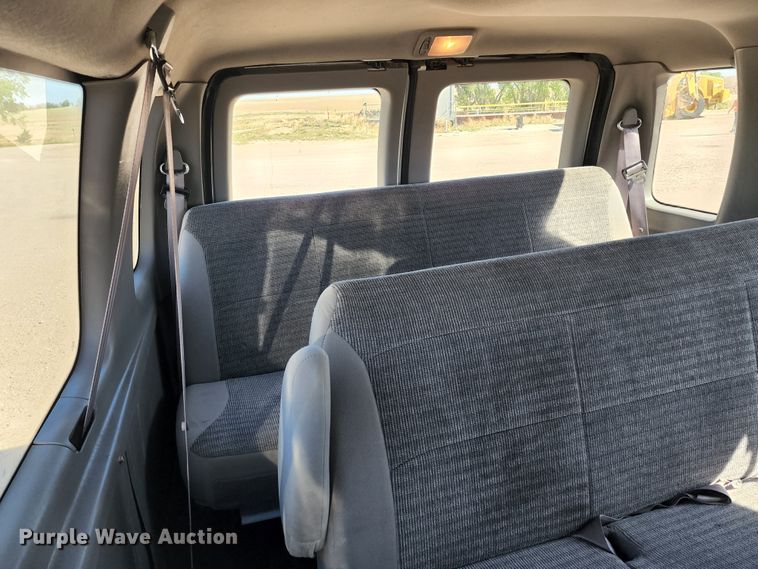 image for item KC9481 2002 Ford E350 XLT  van