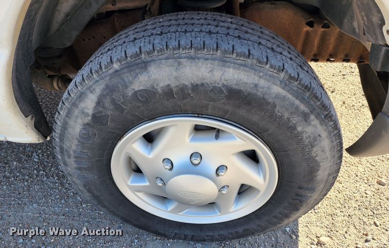 image for item KC9481 2002 Ford E350 XLT  van