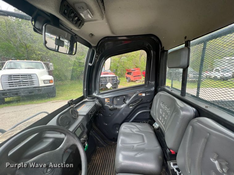 image for item KG9739 2016 Kubota RTV-X1100C  utility vehicle