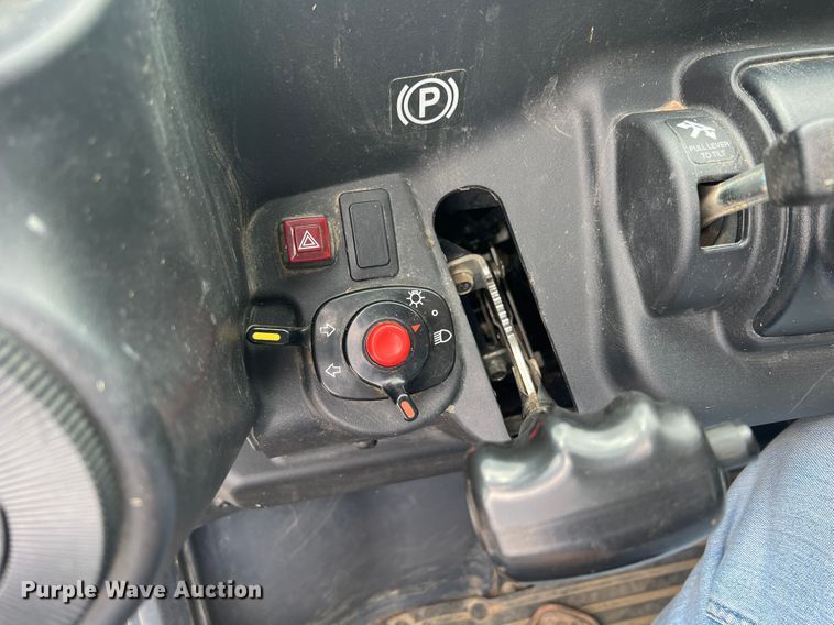 image for item KG9739 2016 Kubota RTV-X1100C  utility vehicle