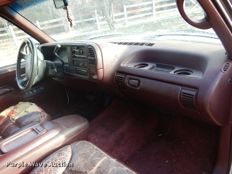 image for item KJ9581 1996 Chevrolet Suburban C1500  SUV