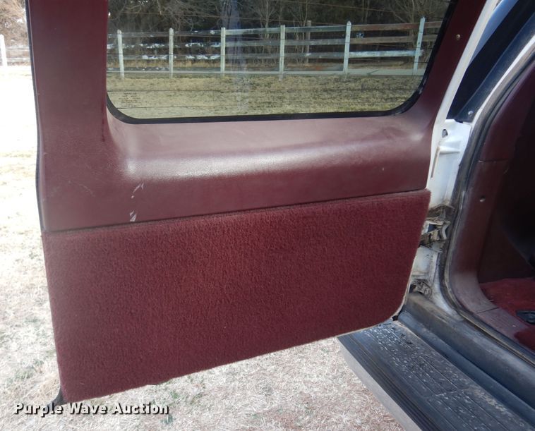 image for item KJ9581 1996 Chevrolet Suburban C1500  SUV