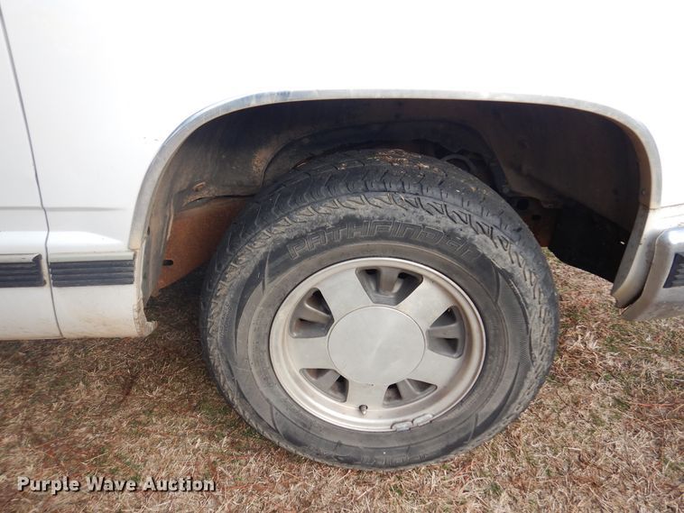 image for item KJ9581 1996 Chevrolet Suburban C1500  SUV