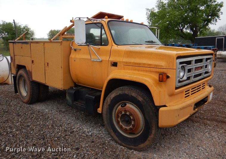 image for item KP9163 1986 GMC 6000  utility / service truck