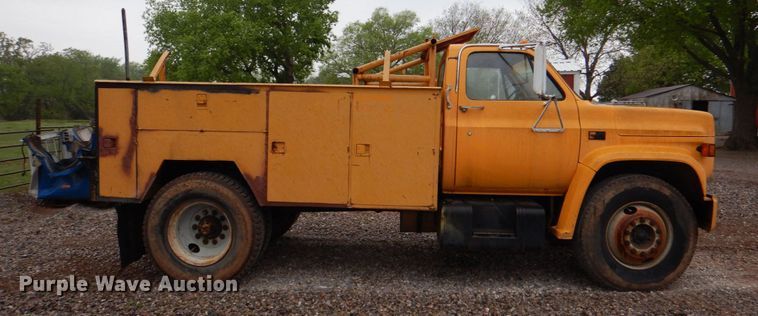 image for item KP9163 1986 GMC 6000  utility / service truck