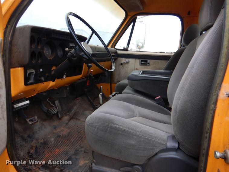 image for item KP9163 1986 GMC 6000  utility / service truck