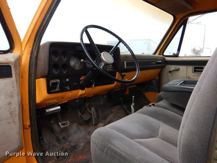 image for item KP9163 1986 GMC 6000  utility / service truck