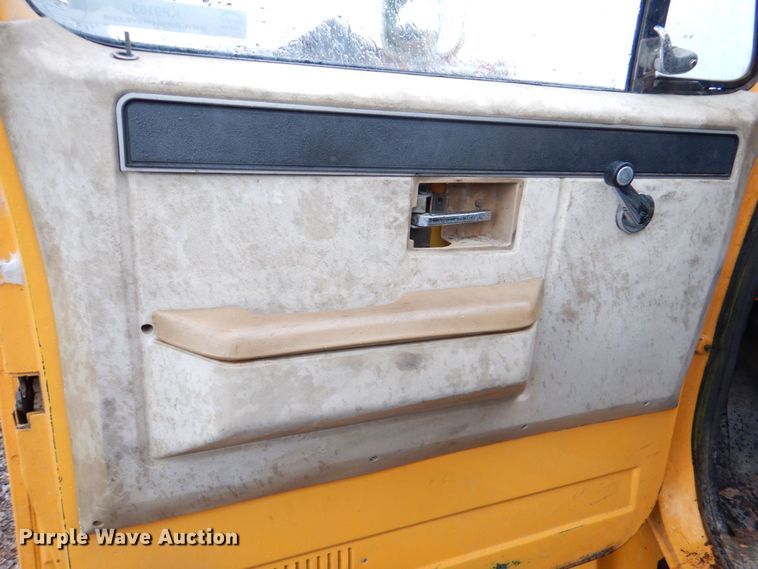 image for item KP9163 1986 GMC 6000  utility / service truck