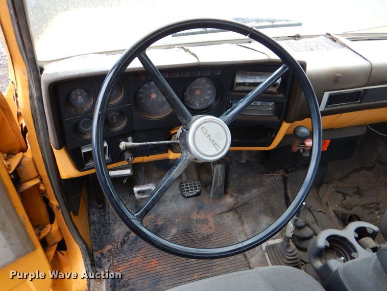 image for item KP9163 1986 GMC 6000  utility / service truck