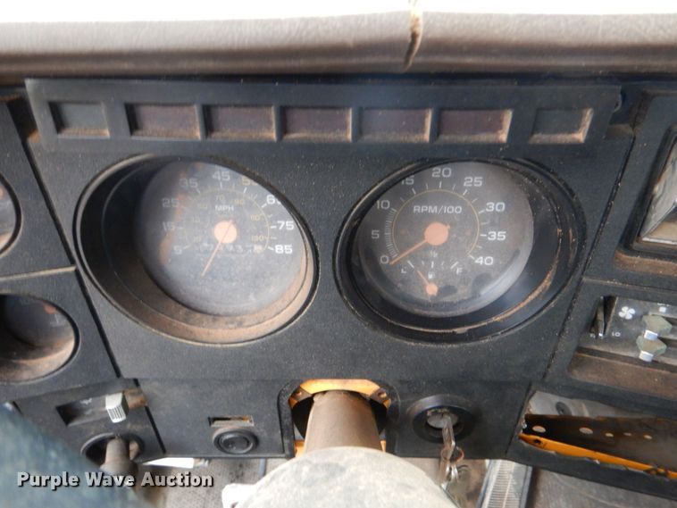 image for item KP9163 1986 GMC 6000  utility / service truck