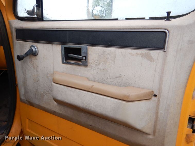 image for item KP9163 1986 GMC 6000  utility / service truck