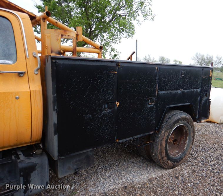 image for item KP9163 1986 GMC 6000  utility / service truck