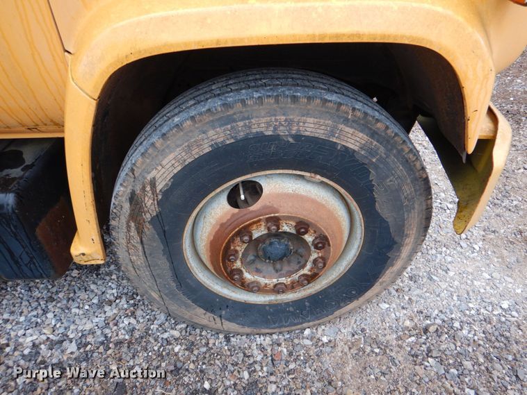 image for item KP9163 1986 GMC 6000  utility / service truck