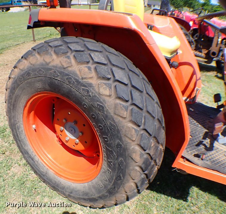 image for item KQ9673 Kubota L4200  tractor