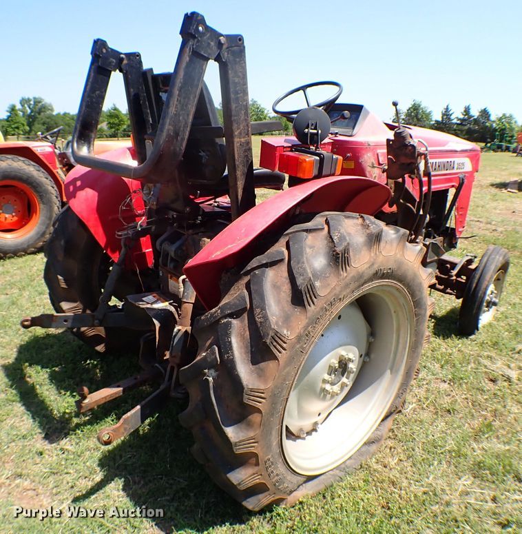 image for item KQ9674 2007 Mahindra 3525DI tractor