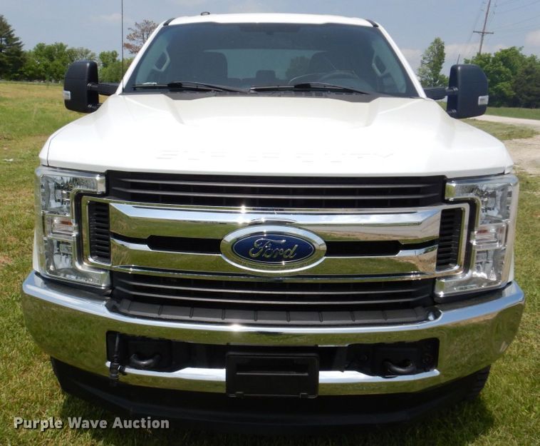 image for item KR9357 2017 Ford F250 Super Duty XLT  Crew Cab pickup truck