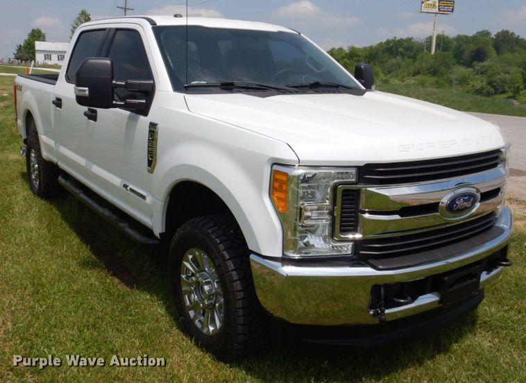 image for item KR9357 2017 Ford F250 Super Duty XLT  Crew Cab pickup truck