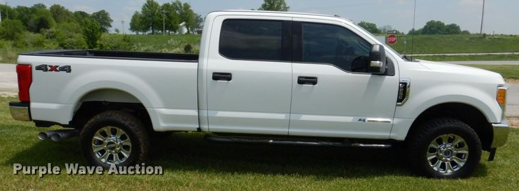 image for item KR9357 2017 Ford F250 Super Duty XLT  Crew Cab pickup truck
