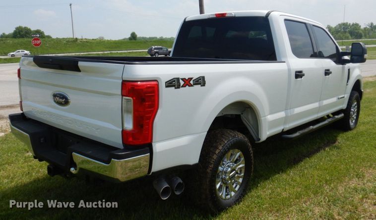 image for item KR9357 2017 Ford F250 Super Duty XLT  Crew Cab pickup truck