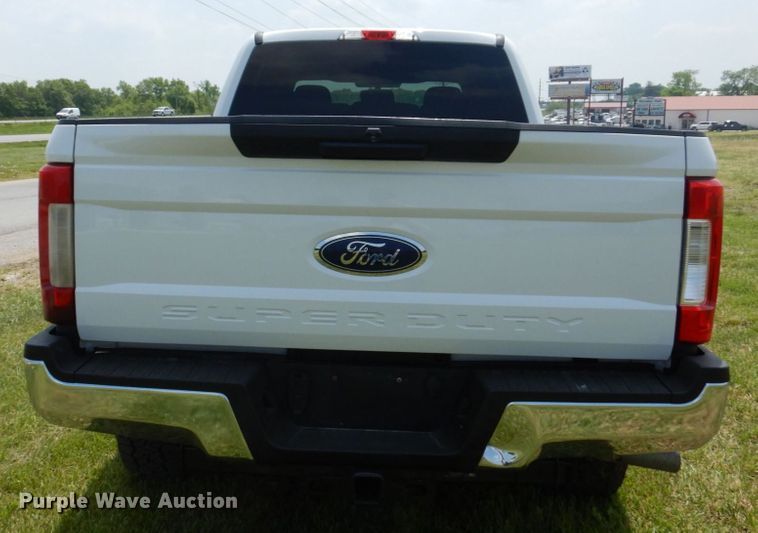 image for item KR9357 2017 Ford F250 Super Duty XLT  Crew Cab pickup truck
