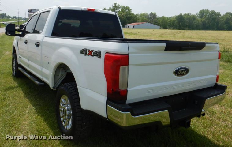 image for item KR9357 2017 Ford F250 Super Duty XLT  Crew Cab pickup truck
