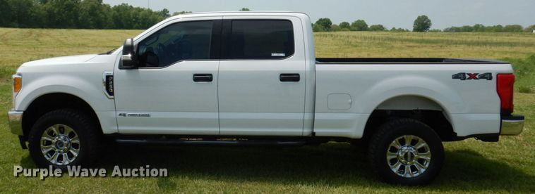 image for item KR9357 2017 Ford F250 Super Duty XLT  Crew Cab pickup truck
