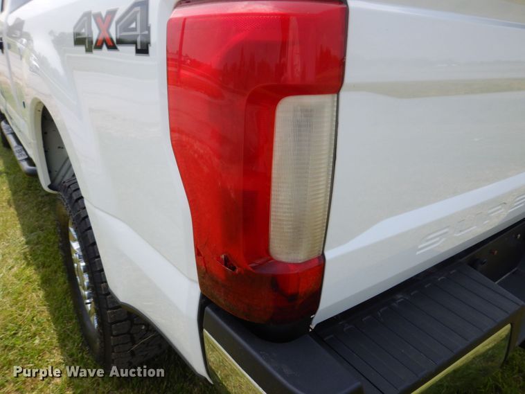 image for item KR9357 2017 Ford F250 Super Duty XLT  Crew Cab pickup truck