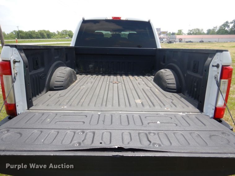 image for item KR9357 2017 Ford F250 Super Duty XLT  Crew Cab pickup truck