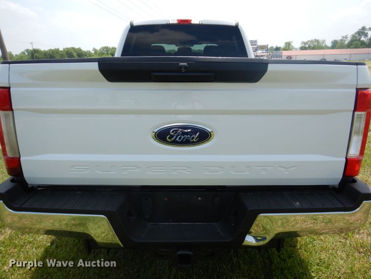 image for item KR9357 2017 Ford F250 Super Duty XLT  Crew Cab pickup truck