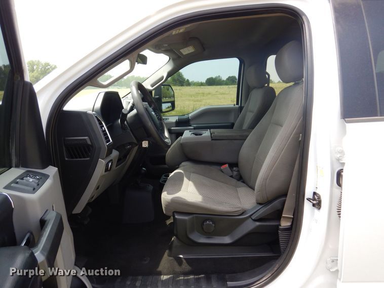 image for item KR9357 2017 Ford F250 Super Duty XLT  Crew Cab pickup truck