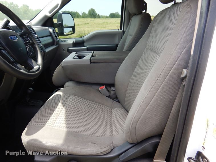 image for item KR9357 2017 Ford F250 Super Duty XLT  Crew Cab pickup truck