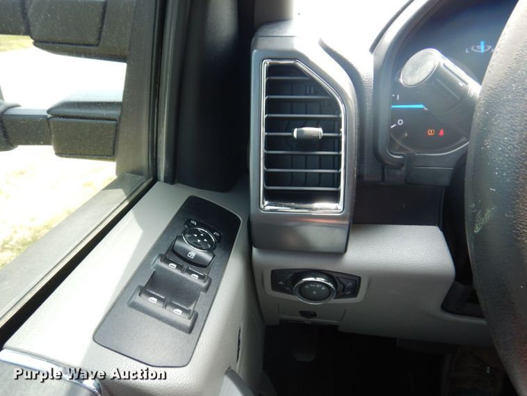 image for item KR9357 2017 Ford F250 Super Duty XLT  Crew Cab pickup truck