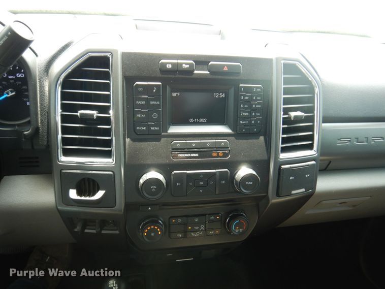 image for item KR9357 2017 Ford F250 Super Duty XLT  Crew Cab pickup truck