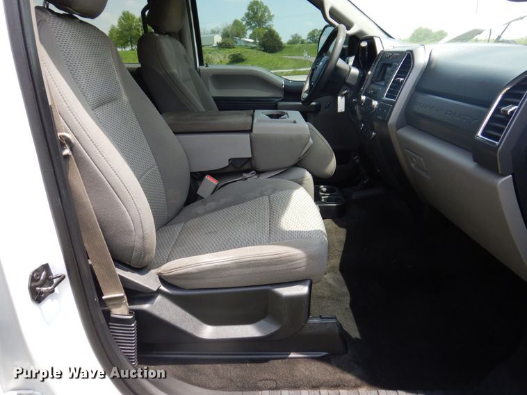 image for item KR9357 2017 Ford F250 Super Duty XLT  Crew Cab pickup truck