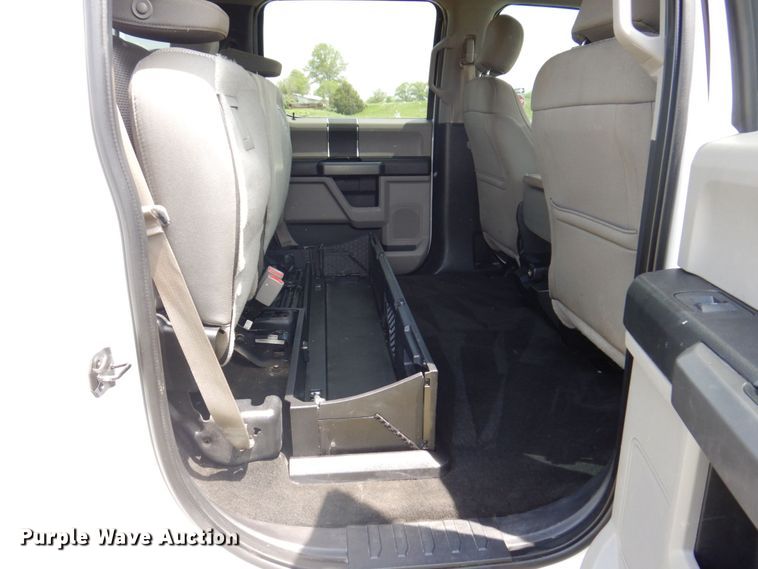 image for item KR9357 2017 Ford F250 Super Duty XLT  Crew Cab pickup truck