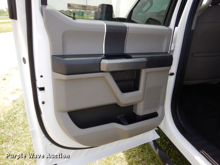 image for item KR9357 2017 Ford F250 Super Duty XLT  Crew Cab pickup truck