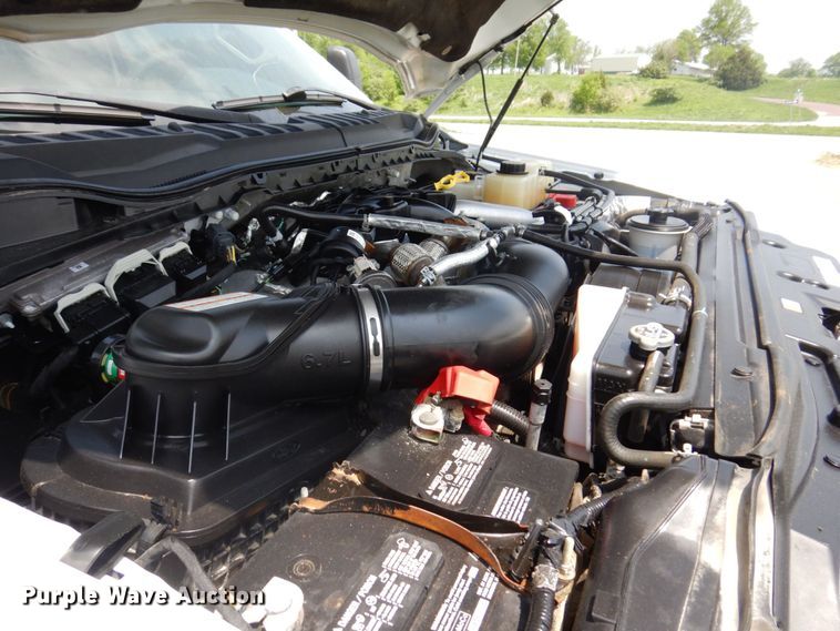 image for item KR9357 2017 Ford F250 Super Duty XLT  Crew Cab pickup truck