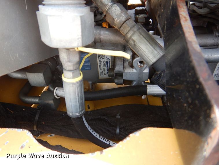 image for item MF9094 2015 Vermeer SC30TX  stump grinder