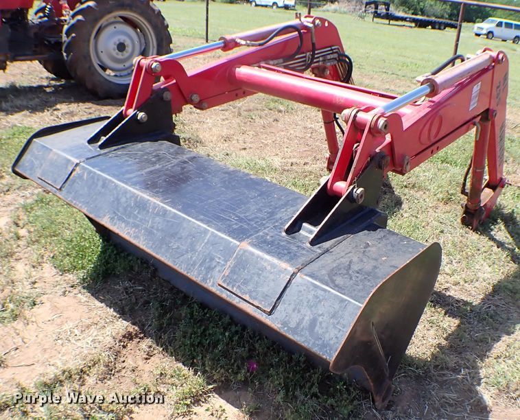 image for item MF9426 Mahindra ML235  loader