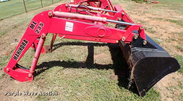 image for item MF9426 Mahindra ML235  loader