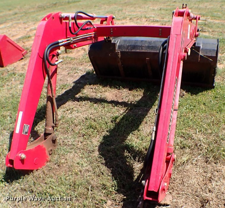 image for item MF9426 Mahindra ML235  loader