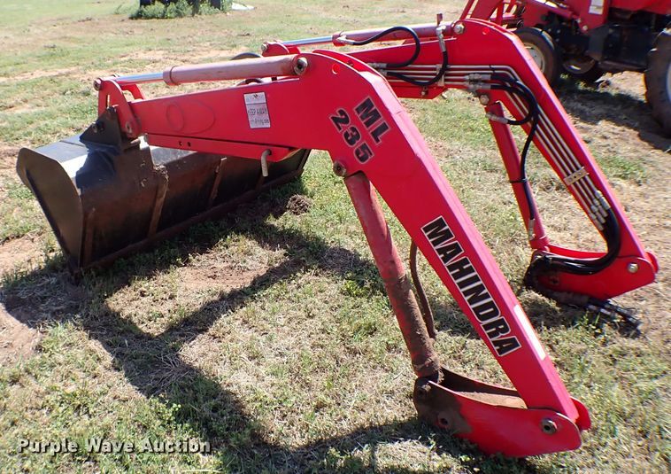 image for item MF9426 Mahindra ML235  loader