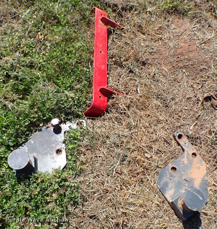 image for item MF9426 Mahindra ML235  loader