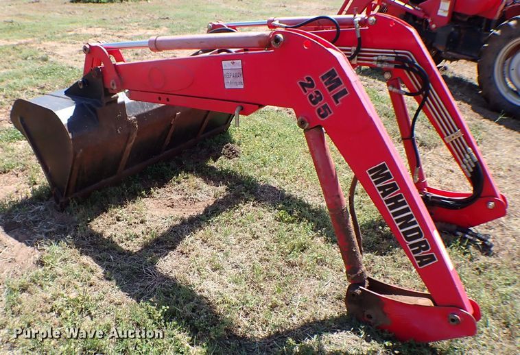 image for item MF9426 Mahindra ML235  loader