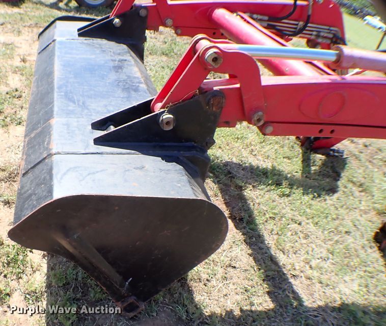 image for item MF9426 Mahindra ML235  loader