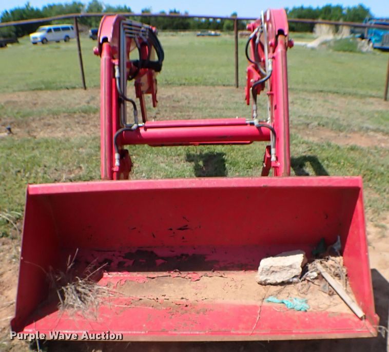 image for item MF9427 Mahindra ML230  loader