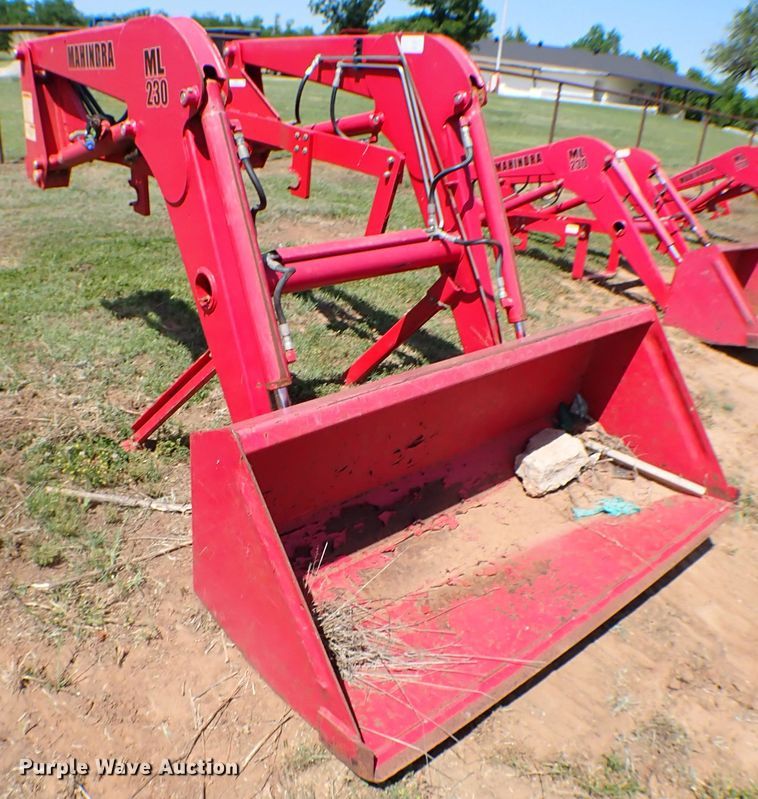 image for item MF9427 Mahindra ML230  loader