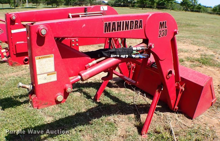 image for item MF9427 Mahindra ML230  loader